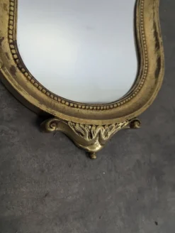 Petit miroir Louis XV en bois doré à coquille