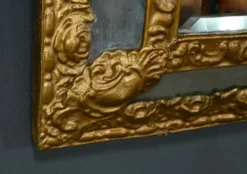 Petit Miroir à Parcloses en Laiton Repoussé – 1900