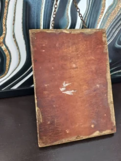 Petit miroir vintage en bois doré, verre biseauté avec chaîne