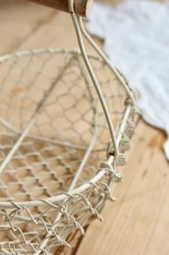 Petit panier de récolte vintage en métal blanc