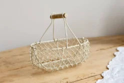 Petit panier de récolte vintage en métal blanc