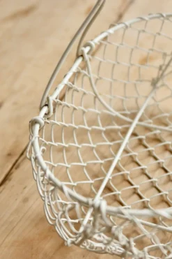 Petit panier de récolte vintage en métal blanc
