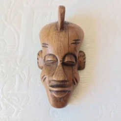 5 petits masques africains, art tribal, sculpture en bois