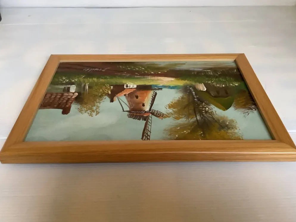 Petit tableau village avec un moulin huile sur toile signée