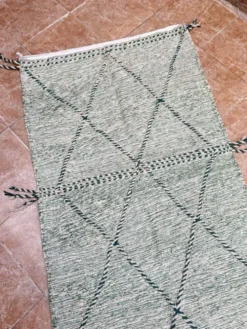 Petit tapis berbère marocain Zanafi kilim) pour chambre et salon