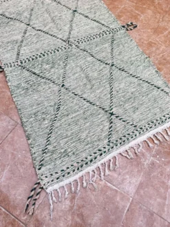 Petit tapis berbère marocain Zanafi kilim) pour chambre et salon