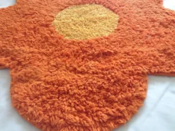Petit tapis forme fleur année 70 vintage