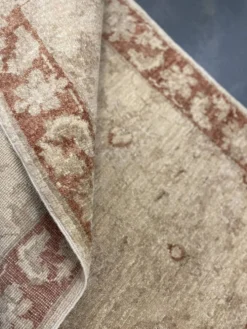 Petit tapis oriental, tapis d'entrée Ziegler crème en laine pour couloir.
