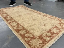 Petit tapis oriental, tapis d'entrée Ziegler crème en laine pour couloir.