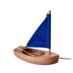 Petit voilier de bassin navigable en bois et coton, bel état