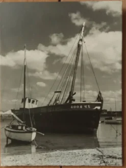 Photo d'un bateau à Roscoff, années 50