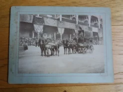 Photographie ancienne 1900 diligence chevaux tapis d'Orient, Bretagne