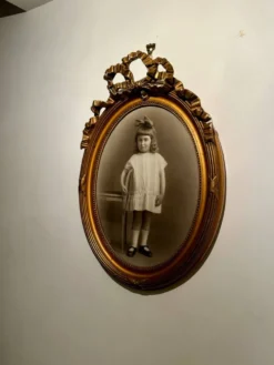 Photographie ancienne , jeune fille au ruban XIX siècle