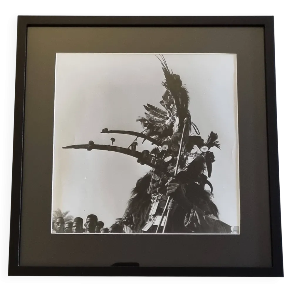 Photographie argentique Personnage cérémoniel à parure cimière 44x44 cm