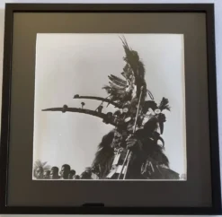 Photographie argentique Personnage cérémoniel à parure cimière 44x44 cm