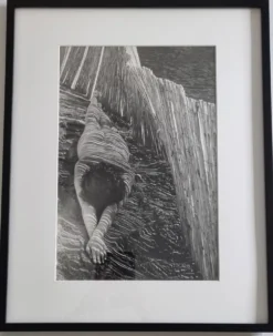 Photographie argentique vintage étude nu allongé, signée encadrée, 42x52 cm