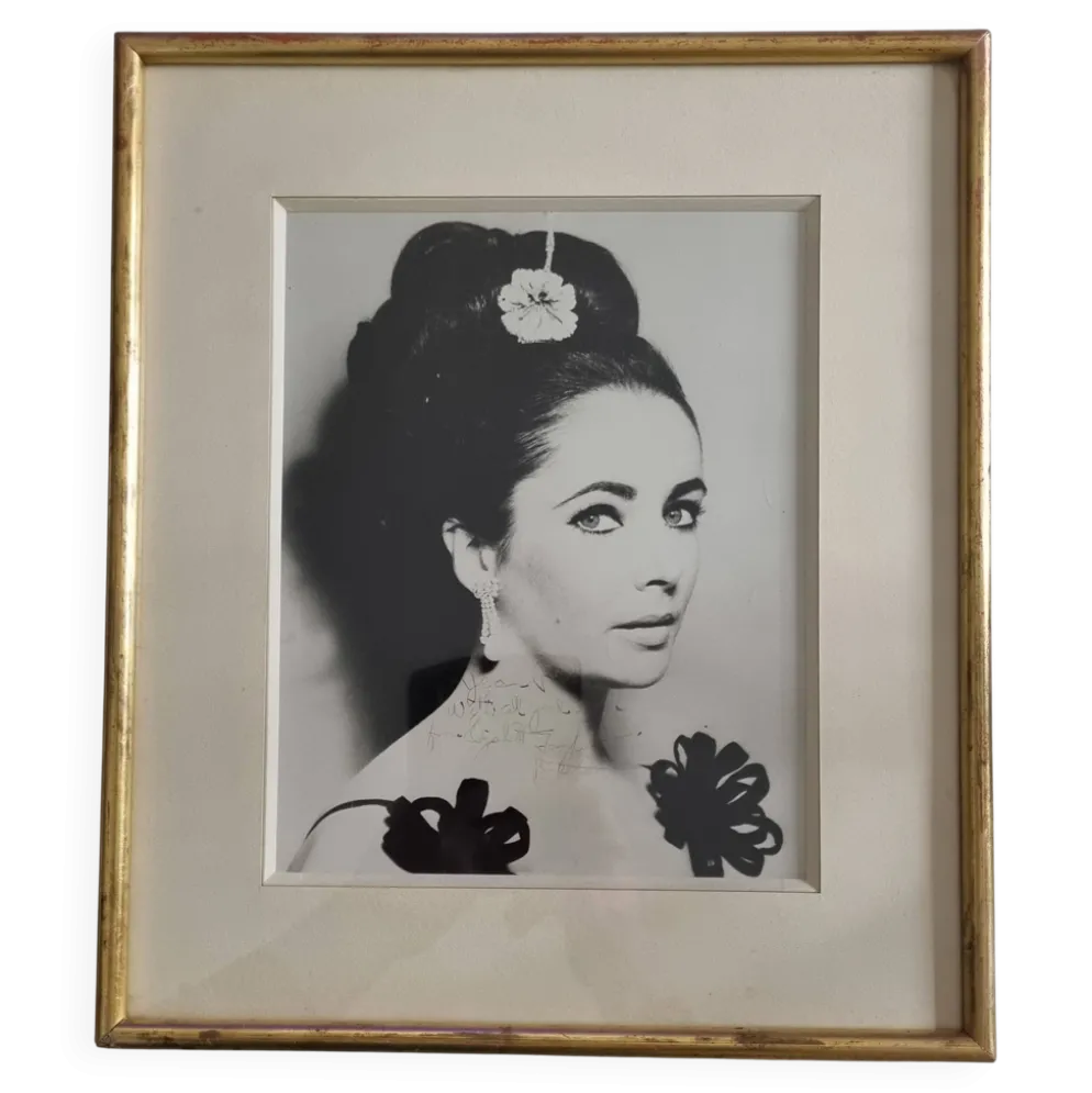 Photographie dédicacée Elizabeth Taylor tirage argentique encadré 32x37 cm