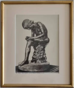 Photographie Spinario Jeune retirant une épine de son pied XXe 31 x 37 cm