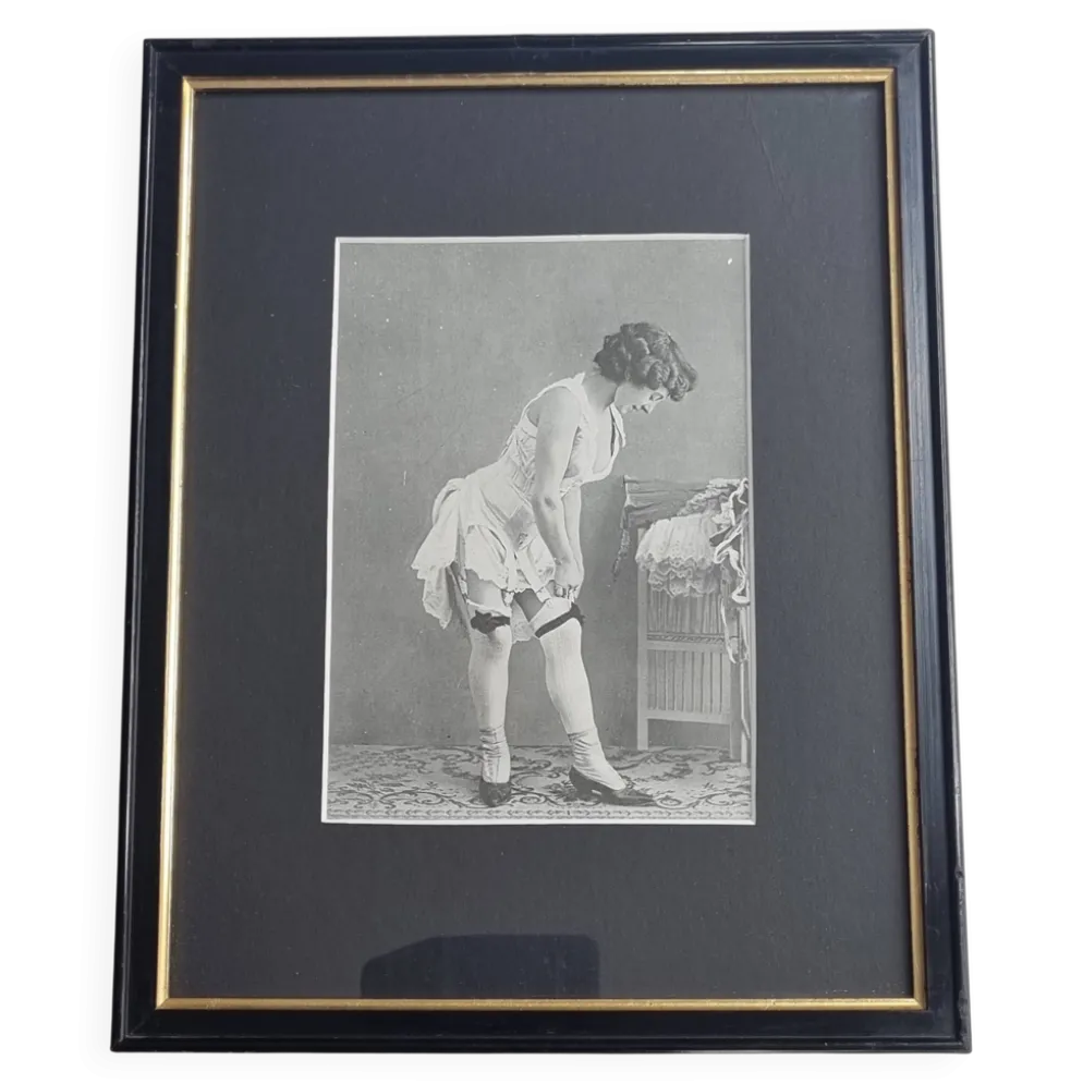 Photogravure originale sur papier glacé, Modèle en bas et chaussures 1900