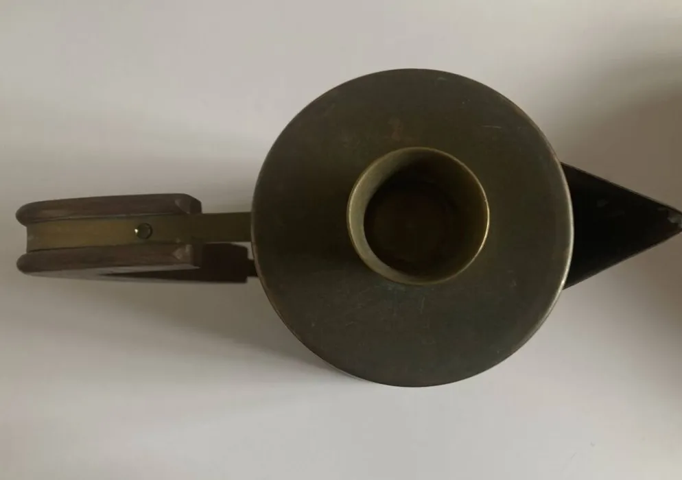 Pichet design italien moderniste 1960 en bois et métal patiné