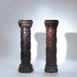 2 piédestaux en bois avec motif de vigne sculpté à la main, France années 1950