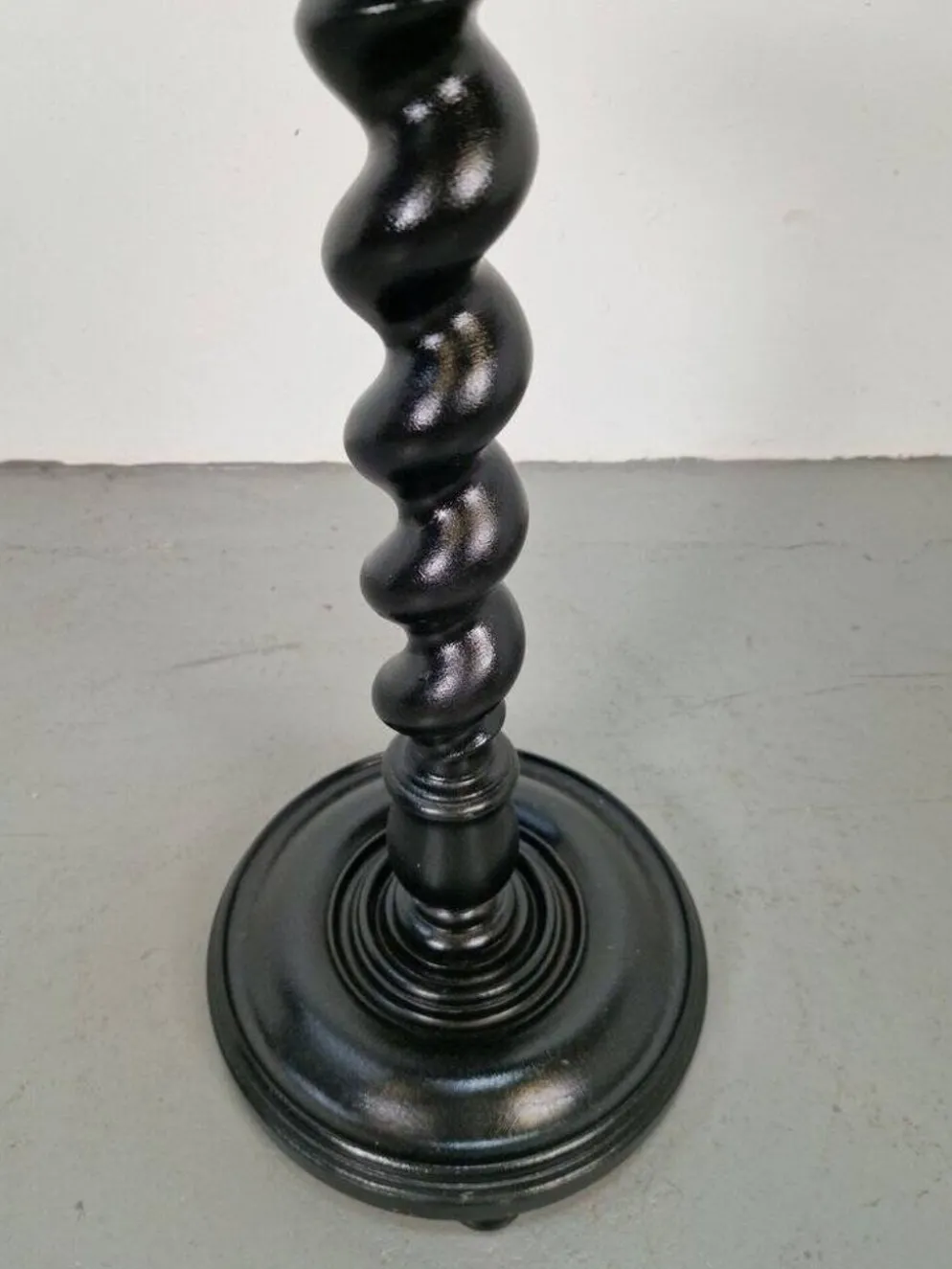 Piedestal en bois tourné à la main en spirale d'orge, années 1930