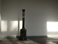 Pilier ou colonne en marbre noir