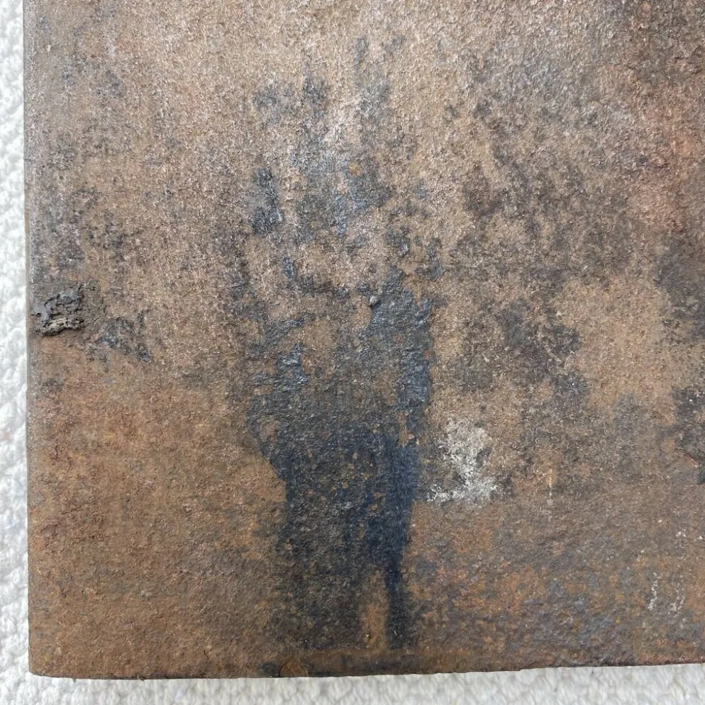 Plaque de cheminée moderniste signée Quellier , Femme aux épis de blé