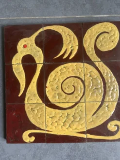 Plaque de céramique motif zoomorphe composée de 9 carreaux