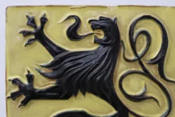 Plaque murale avec lion flamand par Vandeweghe pour Amphora, Belgique, vers 1950