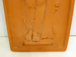Plaque murale Femme baigneuse, bas-relief en terre cuite