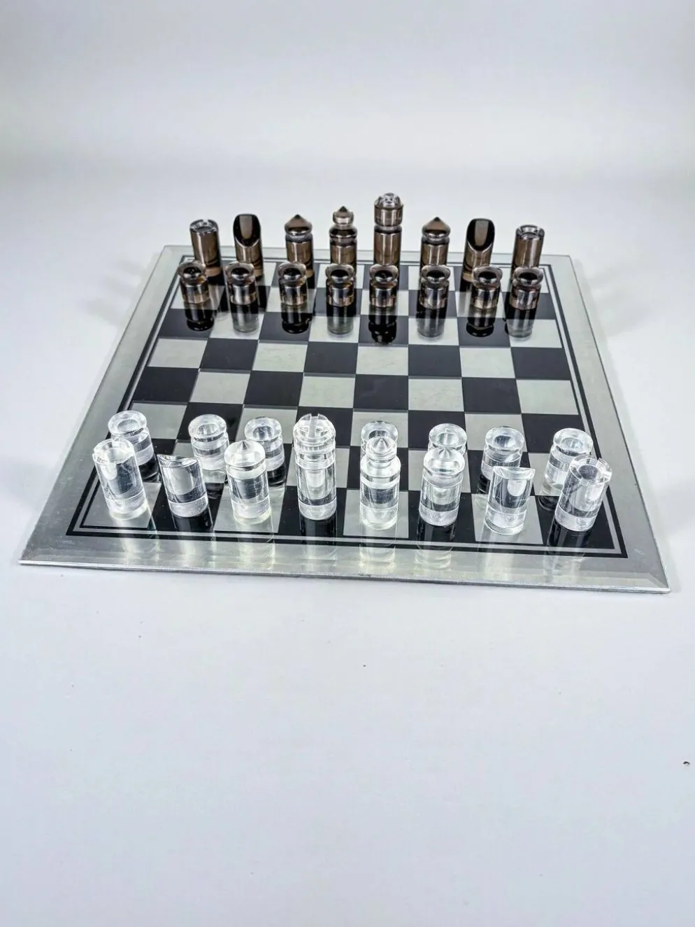 Plateau d'échecs en acrylique et en verre de Felice Antonio Botta, Italie, années 1970.