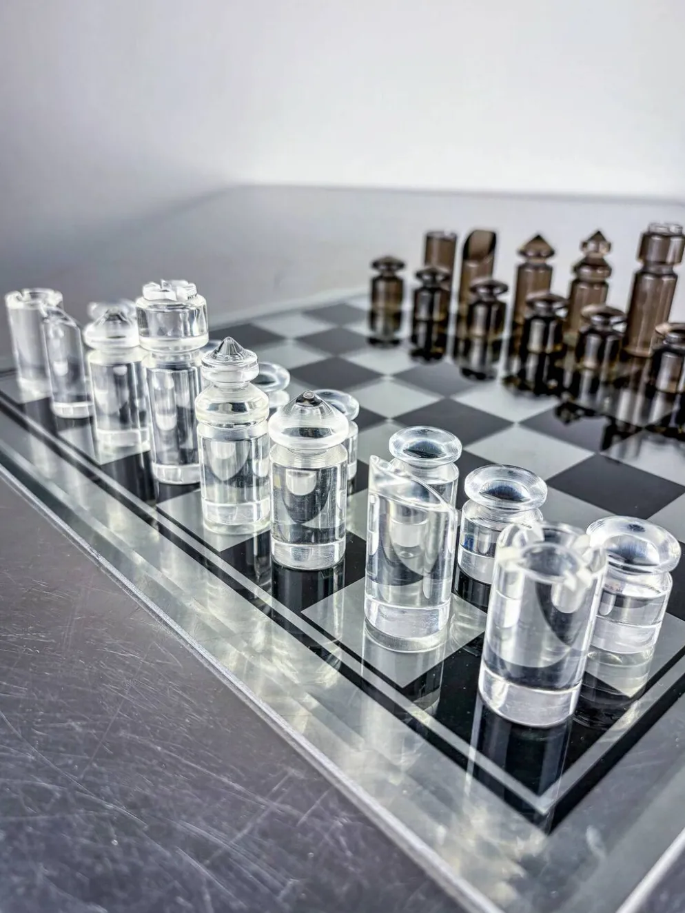 Plateau d'échecs en acrylique et en verre de Felice Antonio Botta, Italie, années 1970.