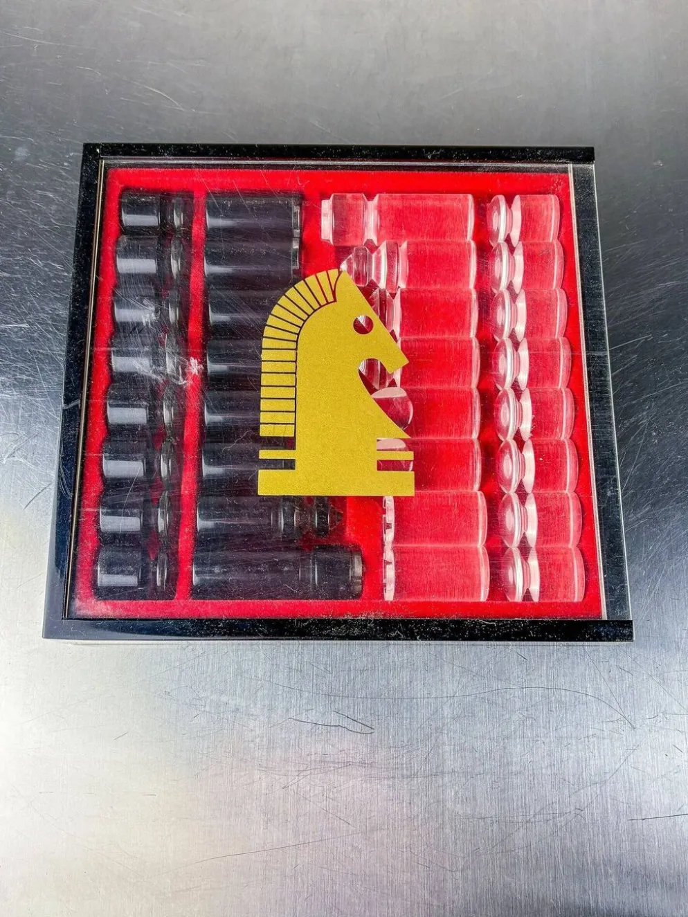 Plateau d'échecs en acrylique et en verre de Felice Antonio Botta, Italie, années 1970.