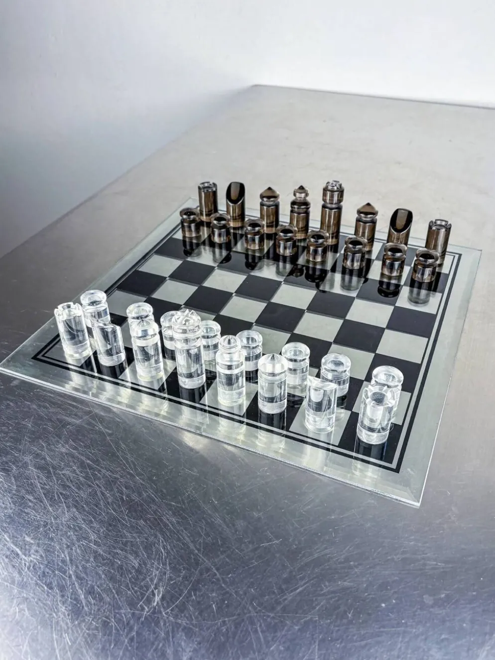 Plateau d'échecs en acrylique et en verre de Felice Antonio Botta, Italie, années 1970.