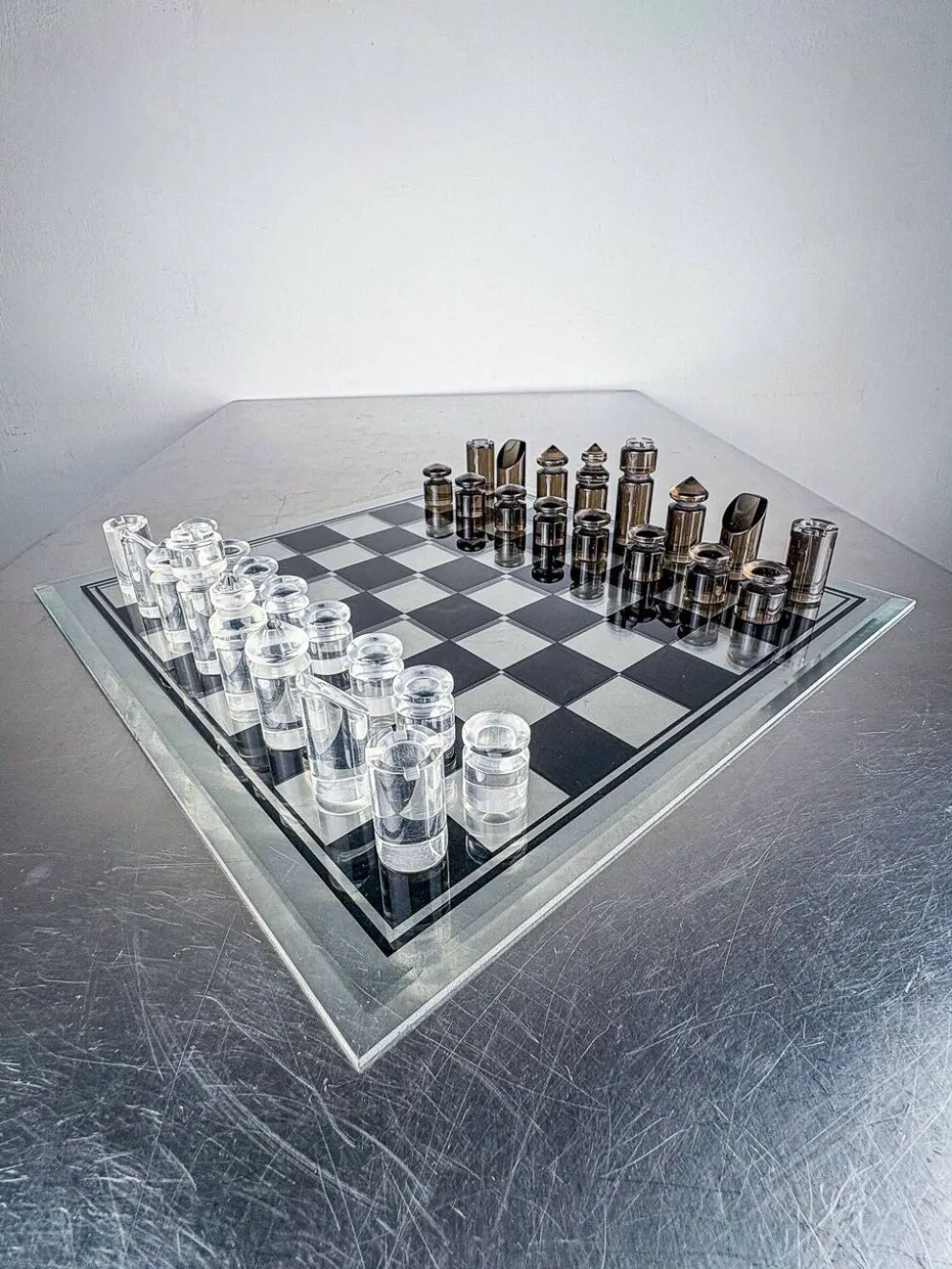 Plateau d'échecs en acrylique et en verre de Felice Antonio Botta, Italie, années 1970.