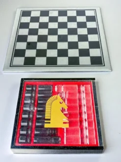 Plateau d'échecs en acrylique et en verre de Felice Antonio Botta, Italie, années 1970.
