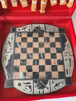 Plateau d'échecs vintage en pierre arrondie égyptien