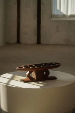 Plateau de jeu décoratif Mancala en bois sculpté à la main, Afrique, milieu du XXe siècle