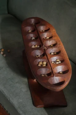 Plateau de jeu décoratif Mancala en bois sculpté à la main, Afrique, milieu du XXe siècle