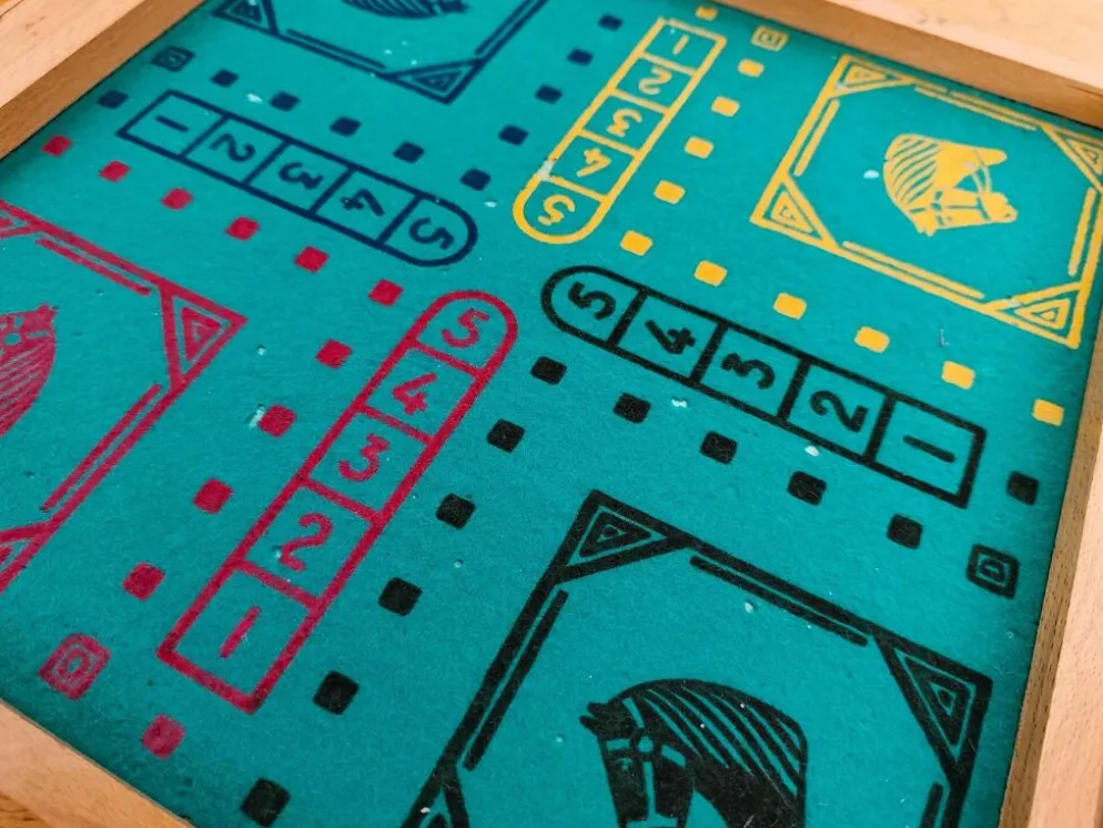 Plateau de jeux ancien en bois réversible