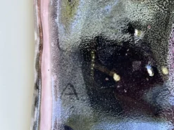 Plat / vide poche gres blanc chamoté & émaillé, pièce d'atelier signée 1970