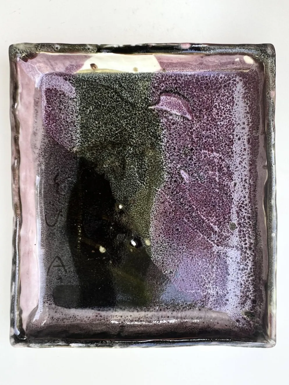 Plat / vide poche gres blanc chamoté & émaillé, pièce d'atelier signée 1970