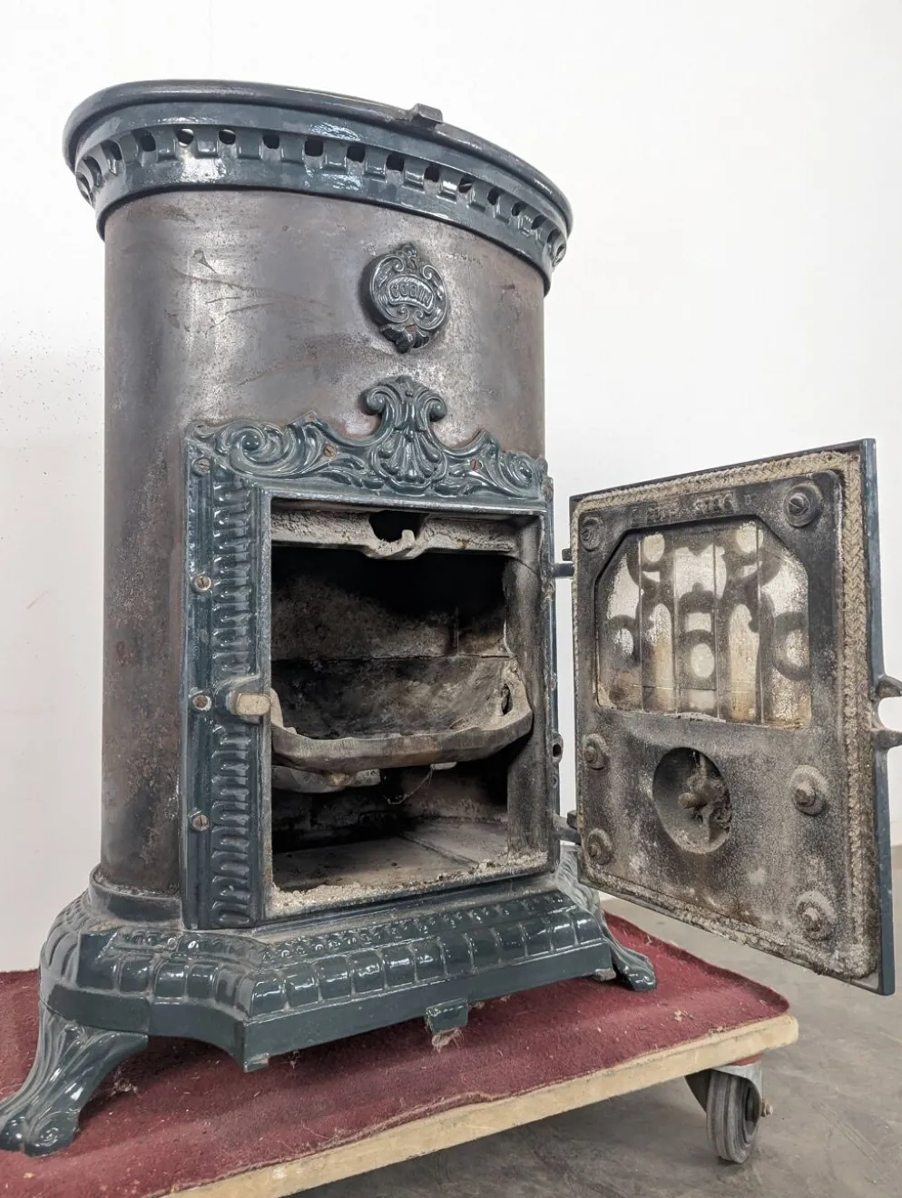 Poele à bois de marque Godin en fonte et acier