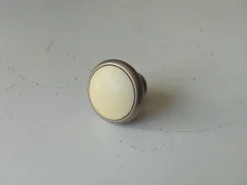 Poignée de meuble vintage