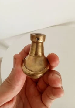 Poignée de porte ancienne en laiton massif doré