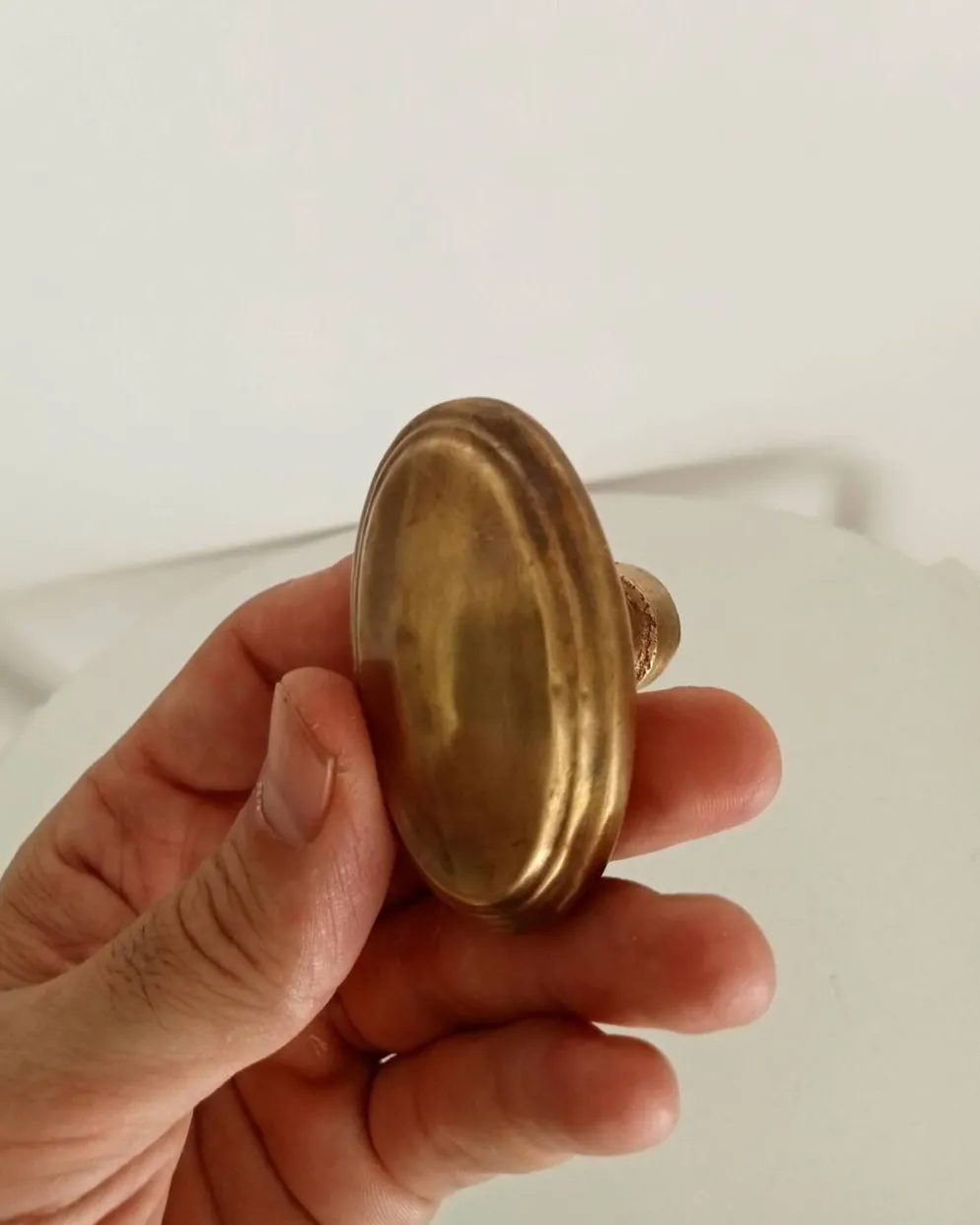 Poignée de porte ancienne en laiton massif doré