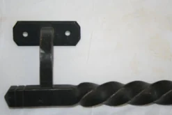 Poignée de porte bâton de maréchal déporté en fer torsadé