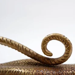 Poignée en laiton en forme de lézard de Komodo