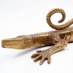 Poignée en laiton en forme de lézard de Komodo